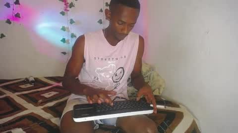 Snapshot of vsleyandlunaper chatting on May 27, 9:17 am vsleyandlunaper online show from May 27, 9:17 am