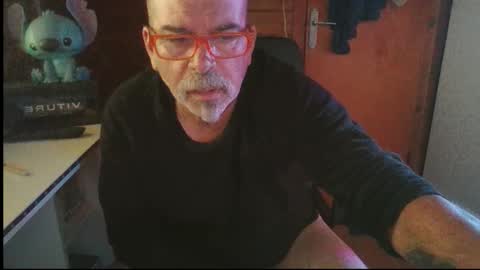 Snapshot of vuda77 chatting on October 5, 5:50 am oscar online show from October 5, 5:50 am