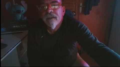 oscar online show from November 11, 8:42 pm