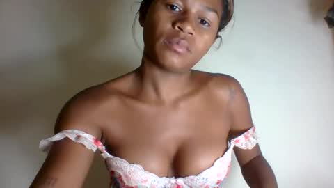Snapshot of vynarahot chatting on May 1, 10:36 pm vynarahot online show from May 1, 10:36 pm