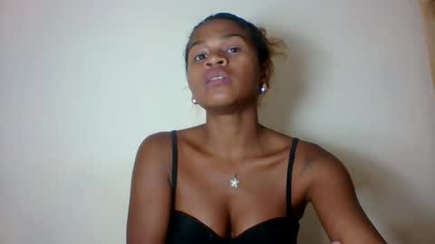 Snapshot of vynarahot chatting on May 2, 6:13 pm vynarahot online show from May 2, 6:13 pm