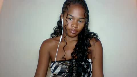 Snapshot of vynarahot chatting on May 10, 4:50 am vynarahot online show from May 10, 4:50 am
