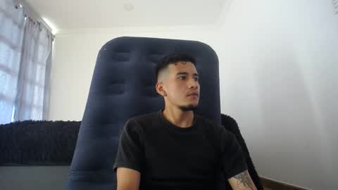 Snapshot of wade_wil chatting on January 4, 8:27 pm wade and antonella online show from January 4, 8:27 pm