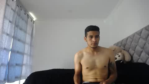 Snapshot of wade_wil chatting on January 19, 5:07 pm wade and antonella online show from January 19, 5:07 pm