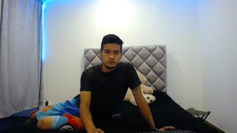 Snapshot of wade_wil chatting on March 3, 11:14 pm wade and antonella online show from March 3, 11:14 pm