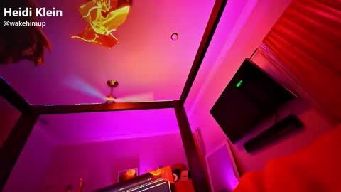 Snapshot of wakehimup chatting on December 17, 9:48 am wakehimup online show from December 17, 9:48 am