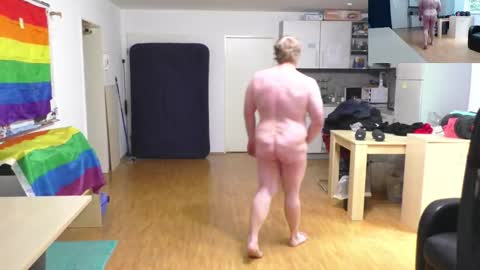 Snapshot of waldw123 chatting on October 20, 1:33 pm Yarlim online show from October 20, 1:33 pm