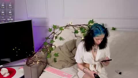 Emi online show from June 29, 3:23 pm