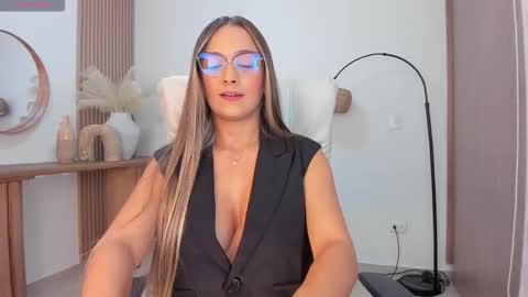 Snapshot of wandathompson_ chatting on March 12, 10:10 am Wanda online show from March 12, 10:10 am