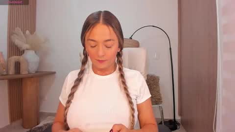Snapshot of wandathompson_ chatting on March 17, 10:07 am Wanda online show from March 17, 10:07 am
