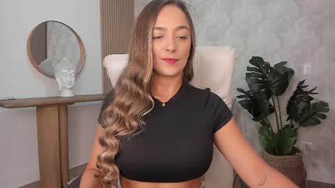 Snapshot of wandathompson_ chatting on July 7, 10:52 am Wanda online show from July 7, 10:52 am