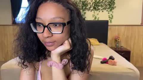 wanderlustgaal online show from May 18, 1:39 pm