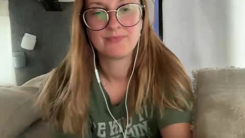 Snapshot of wanderlustjade chatting on April 6, 10:00 pm Jade Adonis online show from April 6, 10:00 pm