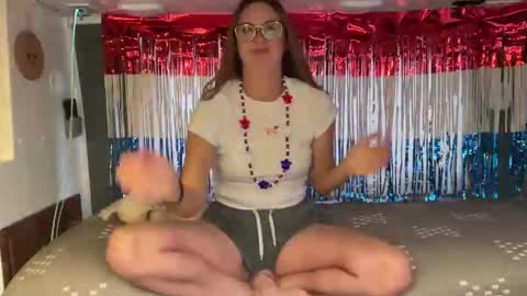 Snapshot of wanderlustjade chatting on May 24, 8:47 pm Jade Adonis online show from May 24, 8:47 pm