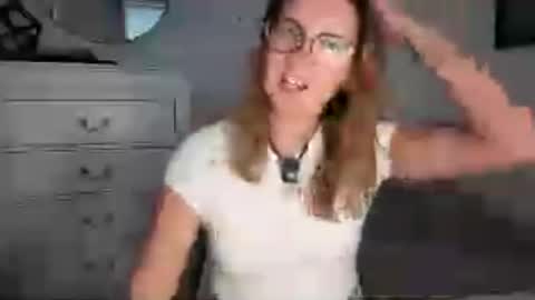 Snapshot of wanderlustjade chatting on August 3, 10:57 pm Jade Adonis online show from August 3, 10:57 pm