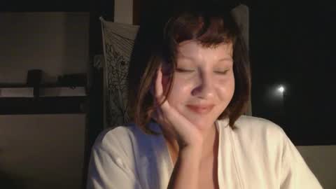 Snapshot of wanderwhitch chatting on February 5, 11:42 pm Miya online show from February 5, 11:42 pm