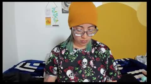 Snapshot of waningrosee chatting on November 17, 11:10 pm Waningrose Lu online show from November 17, 11:10 pm