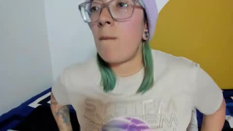 Snapshot of waningrosee chatting on November 23, 11:48 pm Waningrose Lu online show from November 23, 11:48 pm