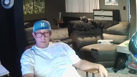 Snapshot of wantitbutyoucanthaveit chatting on November 6, 2:34 am inittogetitin online show from November 6, 2:34 am