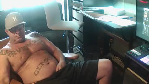 inittogetitin online show from January 31, 9:35 pm