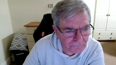 wanttobefree90 online show from June 13, 7:12 pm