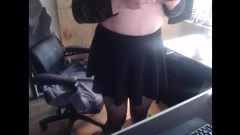 Snapshot of watchmehnnng chatting on October 22, 3:23 pm Nicki Rogers online show from October 22, 3:23 pm