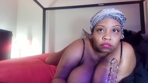 Snapshot of waterfalls69 chatting on February 9, 8:11 am LAUREN LUSH online show from February 9, 8:11 am