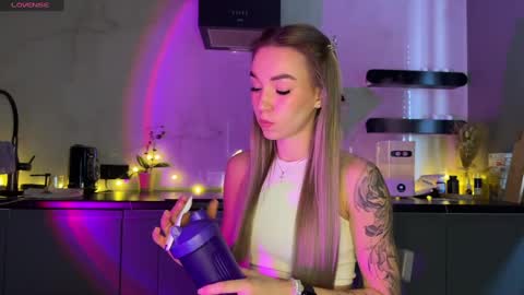 Snapshot of watergirl_ chatting on December 13, 7:47 am Im saving up for a new car help me online show from December 13, 7:47 am