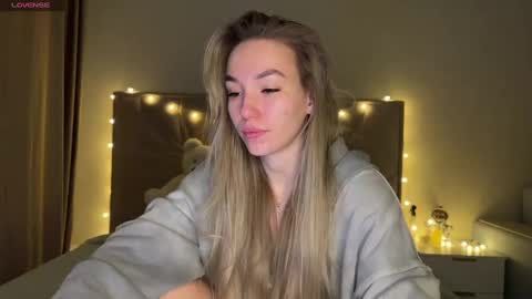 Snapshot of watergirl_ chatting on January 19, 9:02 pm Im saving up for a new car help me online show from January 19, 9:02 pm