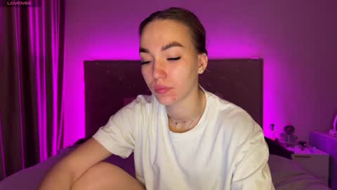 Snapshot of watergirl_ chatting on February 26, 1:11 am Im saving up for a new car help me online show from February 26, 1:11 am