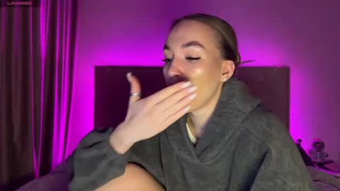 Snapshot of watergirl_ chatting on March 7, 3:08 am Im saving up for a new car help me online show from March 7, 3:08 am