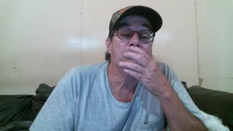 Snapshot of wbfarm chatting on October 3, 1:57 am WB Farm online show from October 3, 1:57 am