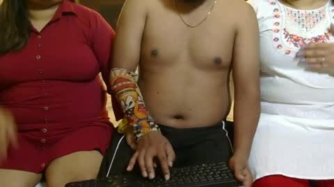 Snapshot of we_are_indian chatting on June 6, 3:44 am khushiwife kabirhubby kavyasexy gf online show from June 6, 3:44 am
