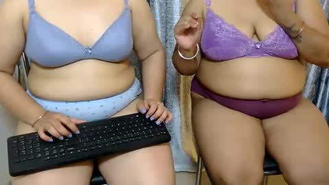 Snapshot of we_are_indian chatting on June 8, 12:27 pm khushiwife kabirhubby kavyasexy gf online show from June 8, 12:27 pm