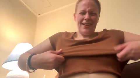 Snapshot of webcumcouple chatting on May 20, 5:30 pm HayleyJay online show from May 20, 5:30 pm