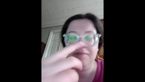 Snapshot of webgirl2 chatting on April 26, 12:58 pm Marina online show from April 26, 12:58 pm