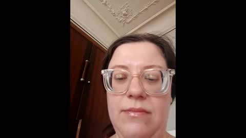 Snapshot of webgirl2 chatting on April 27, 2:04 pm Marina online show from April 27, 2:04 pm