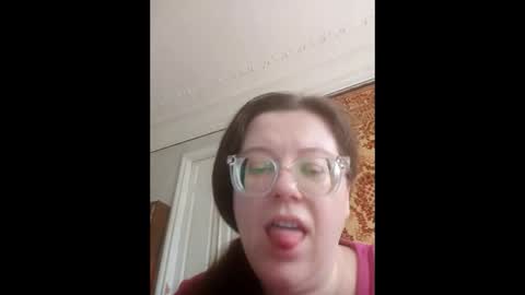 Snapshot of webgirl2 chatting on May 1, 1:26 pm Marina online show from May 1, 1:26 pm