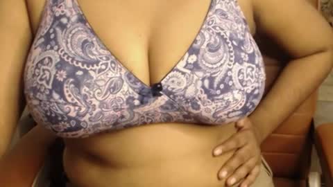 mina online show from April 12, 4:01 pm