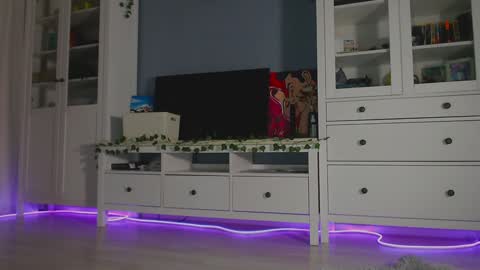 Snapshot of weed_princesss chatting on December 6, 1:11 pm moon online show from December 6, 1:11 pm