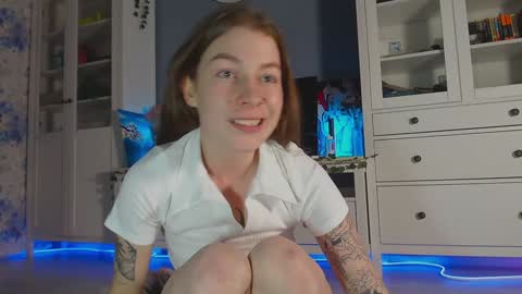 Snapshot of weed_princesss chatting on December 26, 3:42 pm moon online show from December 26, 3:42 pm