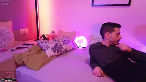 Snapshot of weird_inside chatting on February 21, 10:33 pm Alyssa and James online show from February 21, 10:33 pm