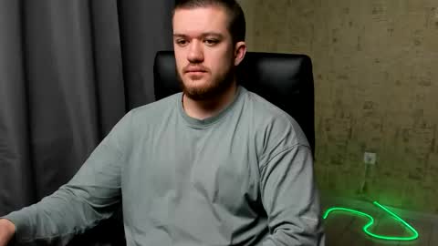 Snapshot of well_boy_ chatting on January 15, 6:18 am well_boy_ online show from January 15, 6:18 am