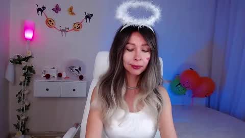 Wendi Foster online show from October 31, 7:59 pm