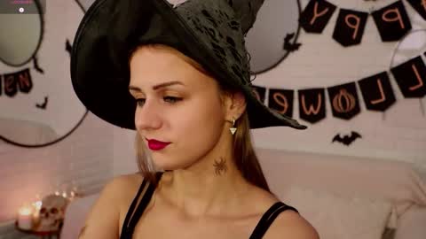 Im Wendy online show from October 31, 9:49 pm