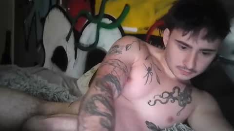 Snapshot of wes1234623335 chatting on October 24, 7:43 pm wes1234623335 online show from October 24, 7:43 pm