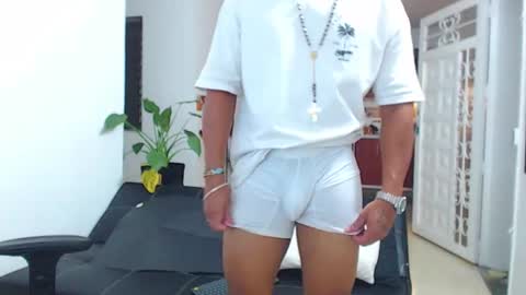 Wesley Rogger online show from February 13, 12:06 am