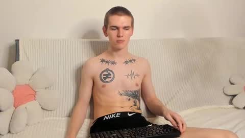 Snapshot of wesleyross chatting on December 27, 3:31 am Wes online show from December 27, 3:31 am