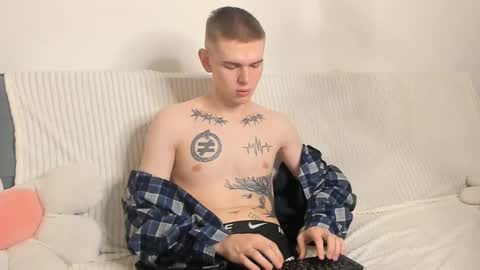 Snapshot of wesleyross chatting on December 28, 11:48 pm Wes online show from December 28, 11:48 pm