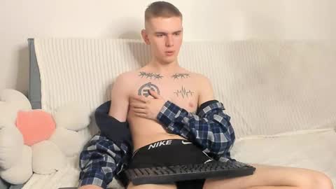 Snapshot of wesleyross chatting on December 29, 2:49 am Wes online show from December 29, 2:49 am